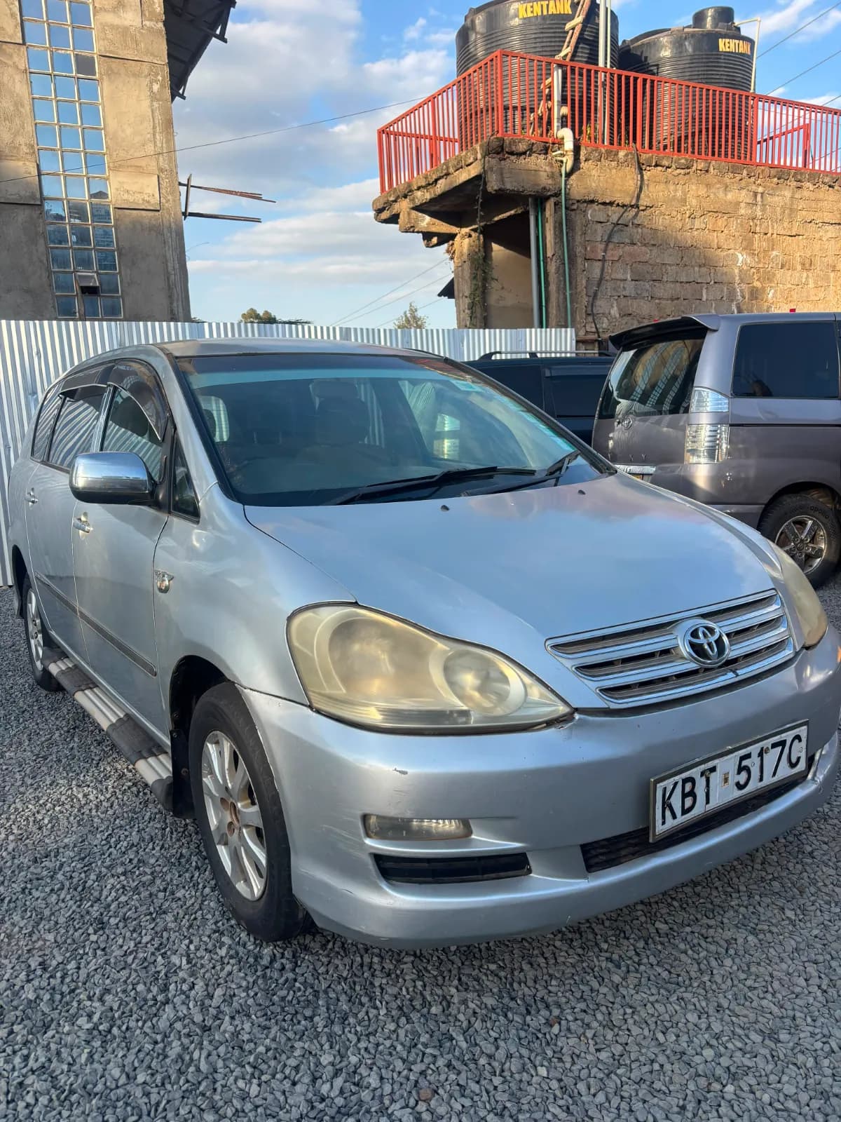 2005 Toyota IPSUM
